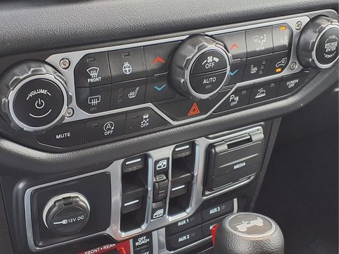 Used 2024 Jeep Wrangler Unlimited Rubicon w/ Technology Group AWD/4WD image 19
