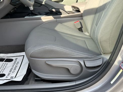 Used 2022 Hyundai Elantra SEL w/ Preferred Accessory Package image 13