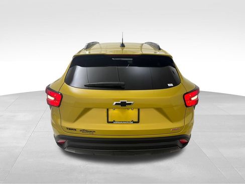 Used 2024 Chevrolet Trax RS w/ Sunroof Package FWD image 4