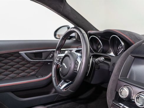 Used 2020 Jaguar F-TYPE SVR image 59