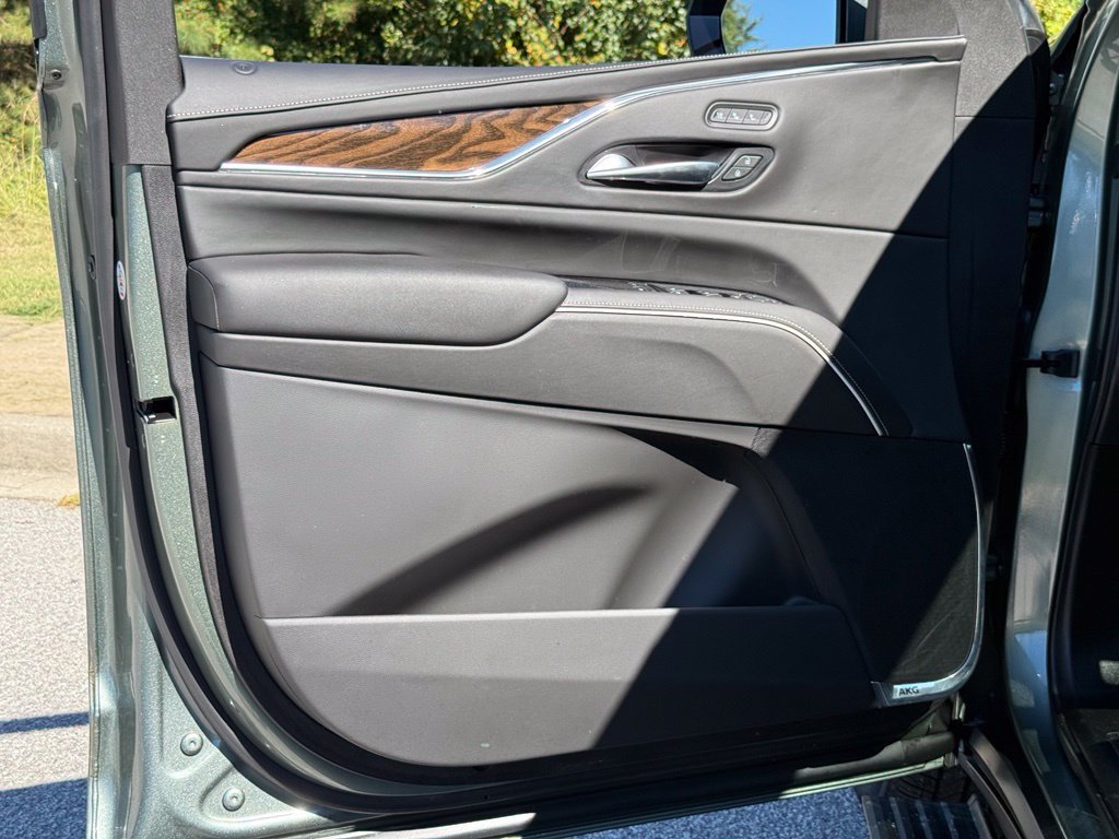Used 2023 Cadillac Escalade ESV Sport Platinum w/ Heavy-Duty Trailer Package AWD/4WD image 22