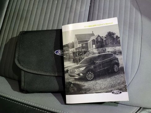 Used 2019 Ford Escape SE image 60