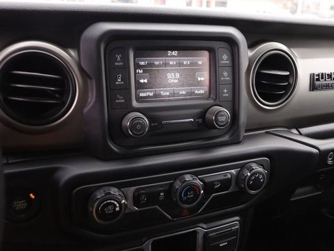 Used 2018 Jeep Wrangler Unlimited Sport image 16