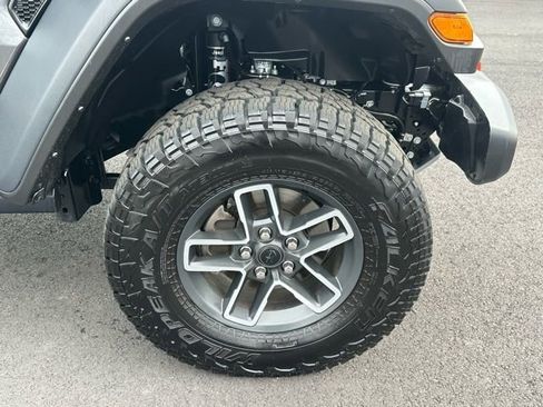 Used 2024 Jeep Gladiator Mojave w/ Safety Group image 16