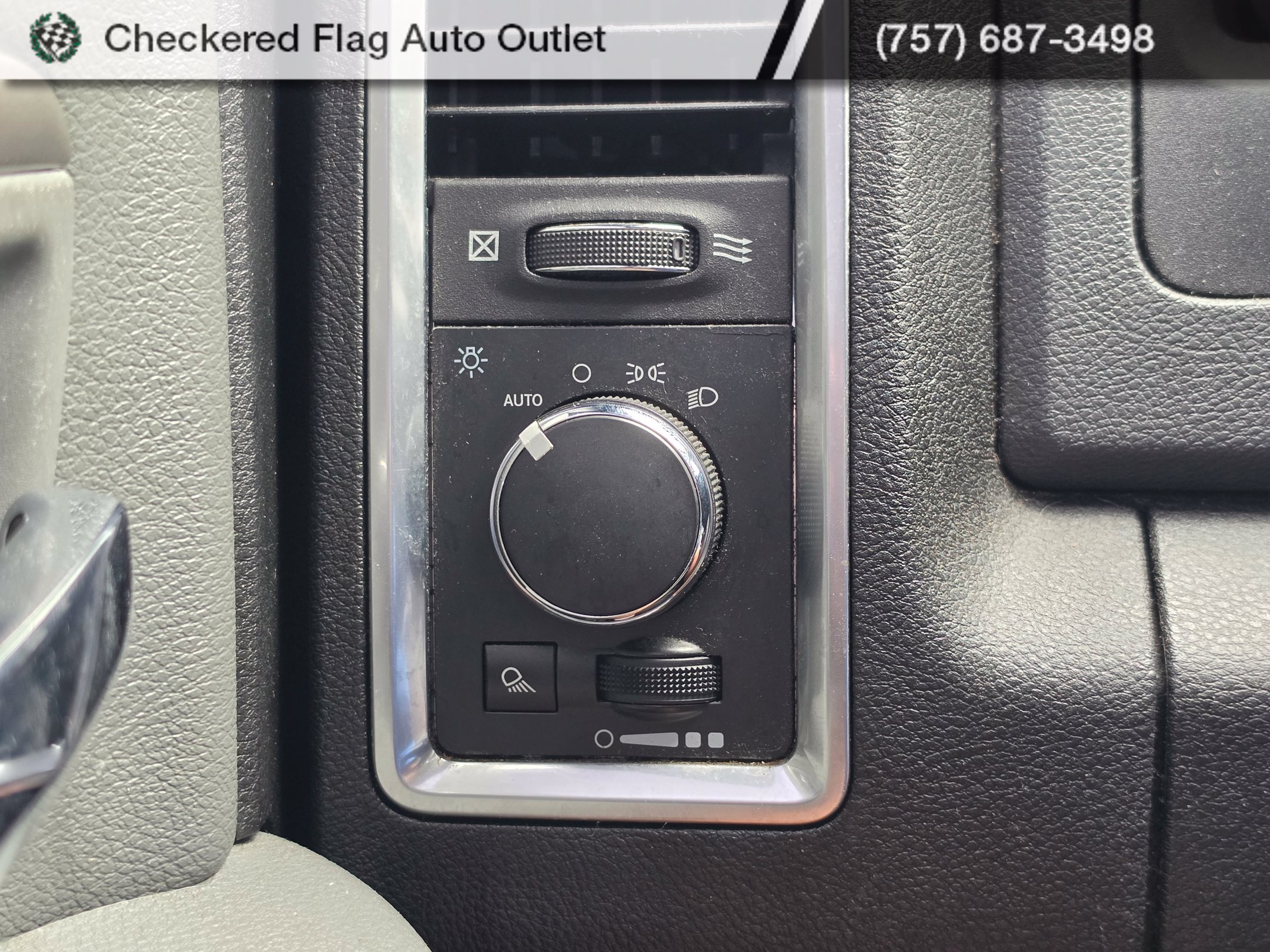 Used 2019 RAM 1500 Classic SLT w/ Luxury Group AWD/4WD image 11
