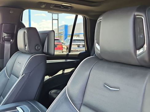 Used 2025 Cadillac Escalade Premium Luxury AWD/4WD image 15