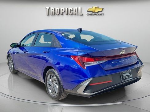 Used 2024 Hyundai Elantra SEL FWD image 2