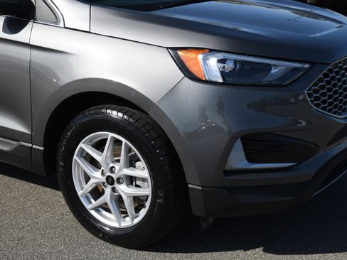 Used 2023 Ford Edge SEL AWD/4WD image 3