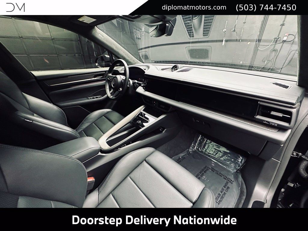 Used 2024 Porsche Macan Turbo Electric AWD/4WD image 19