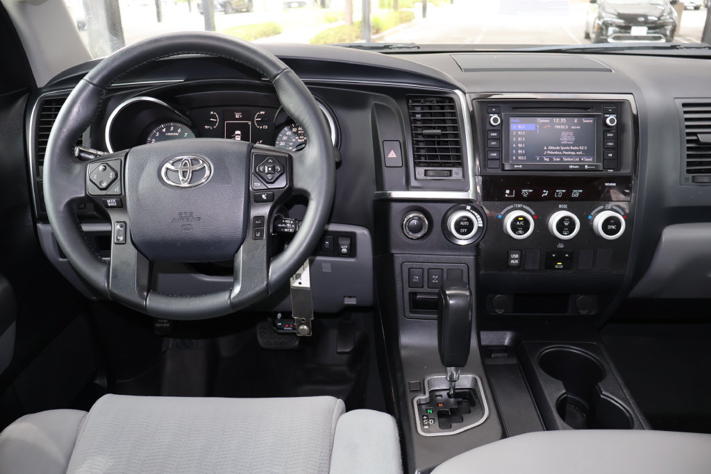 Used 2019 Toyota Sequoia SR5 AWD/4WD image 2