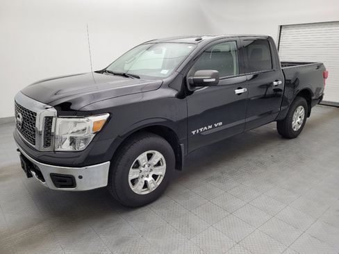 Used 2018 Nissan Titan SV w/ SV Convenience Package AWD/4WD image 2