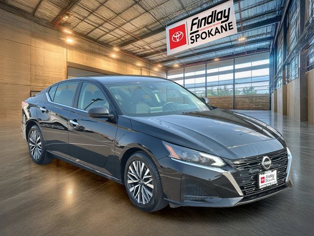 Used 2025 Nissan Altima 2.5 SV FWD image 2