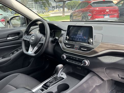 Used 2025 Nissan Altima 2.5 SV AWD/4WD image 20