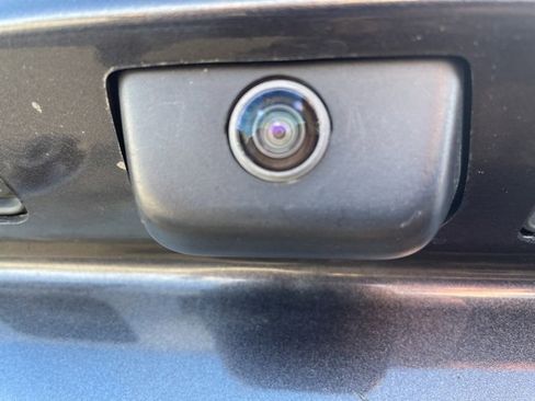 Used 2022 Jeep Cherokee Limited image 11