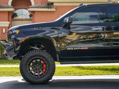 Used 2019 Chevrolet Silverado 1500 High Country w/ Technology Package AWD/4WD image 4