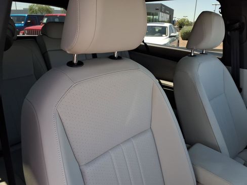 Certified 2023 Volkswagen Tiguan SE R-Line image 12