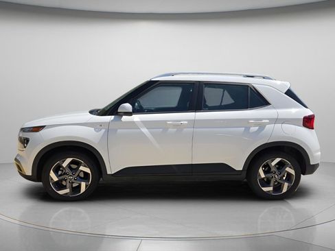 Used 2025 Hyundai Venue SEL FWD image 3