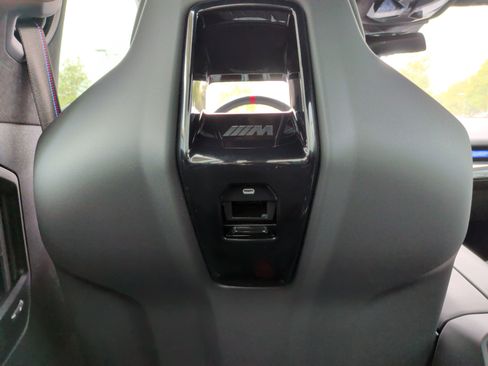 Used 2026 BMW M5 w/ Executive Package image 40