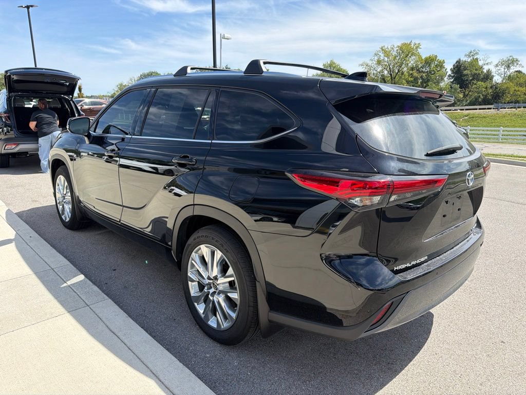 Used 2021 Toyota Highlander Limited AWD/4WD image 5