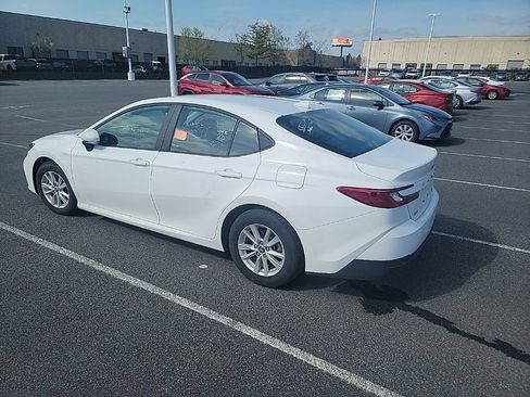 Used 2025 Toyota Camry LE FWD image 5