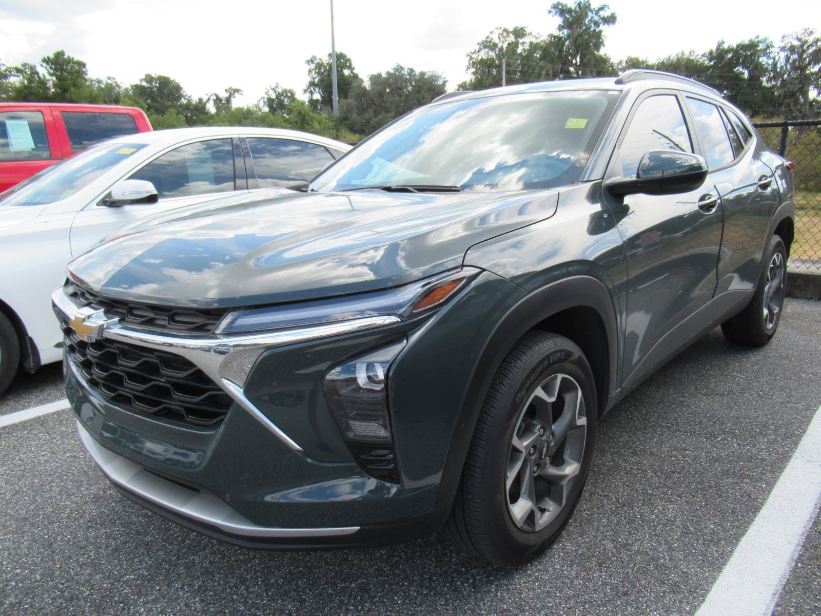 Used 2025 Chevrolet Trax LT w/ Driver Confidence Package FWD image 2