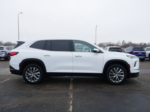 Used 2025 Buick Enclave Preferred image 8