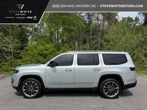 Used 2024 Jeep Wagoneer Series III w/ Premium Group I AWD/4WD image 1