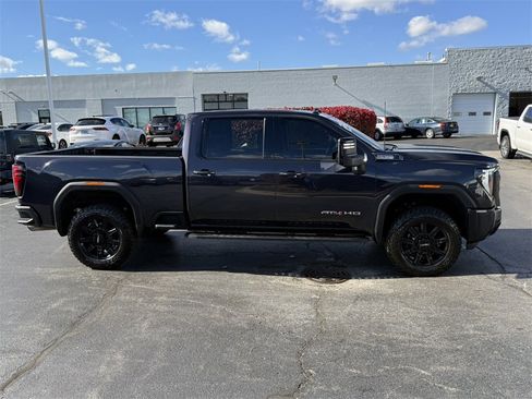 Used 2024 GMC Sierra 2500 AT4 w/ AT4 Preferred Package image 9