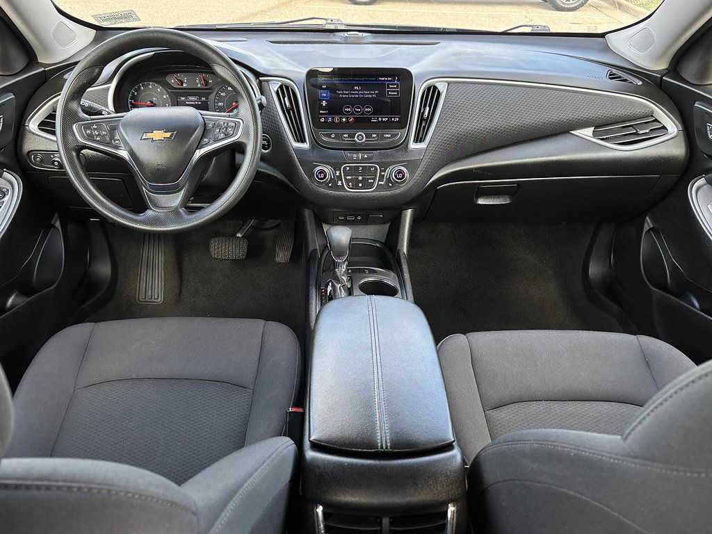 Used 2025 Chevrolet Malibu LT FWD image 8