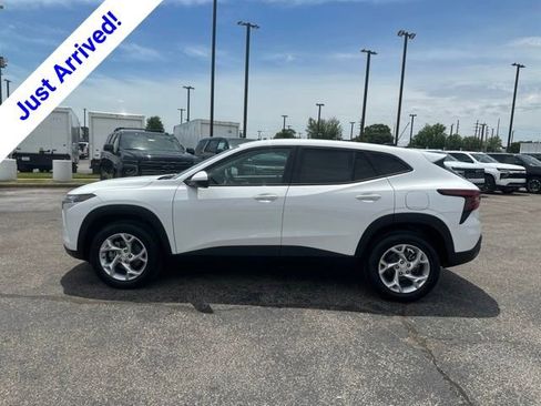 New 2026 Chevrolet Trax LS w/ LS Convenience Package FWD image 6
