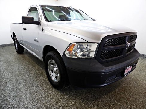 Used 2018 RAM 1500 Express RWD image 3