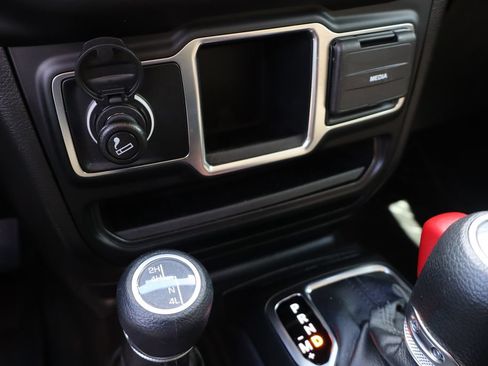 Used 2022 Jeep Gladiator Sport AWD/4WD image 25