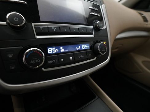 Used 2016 Nissan Altima 2.5 SV w/ Convenience Package image 20