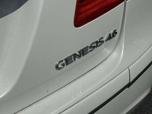 Used 2011 Hyundai Genesis 4.6 RWD image 10