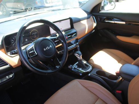Certified 2024 Kia Seltos EX FWD image 21