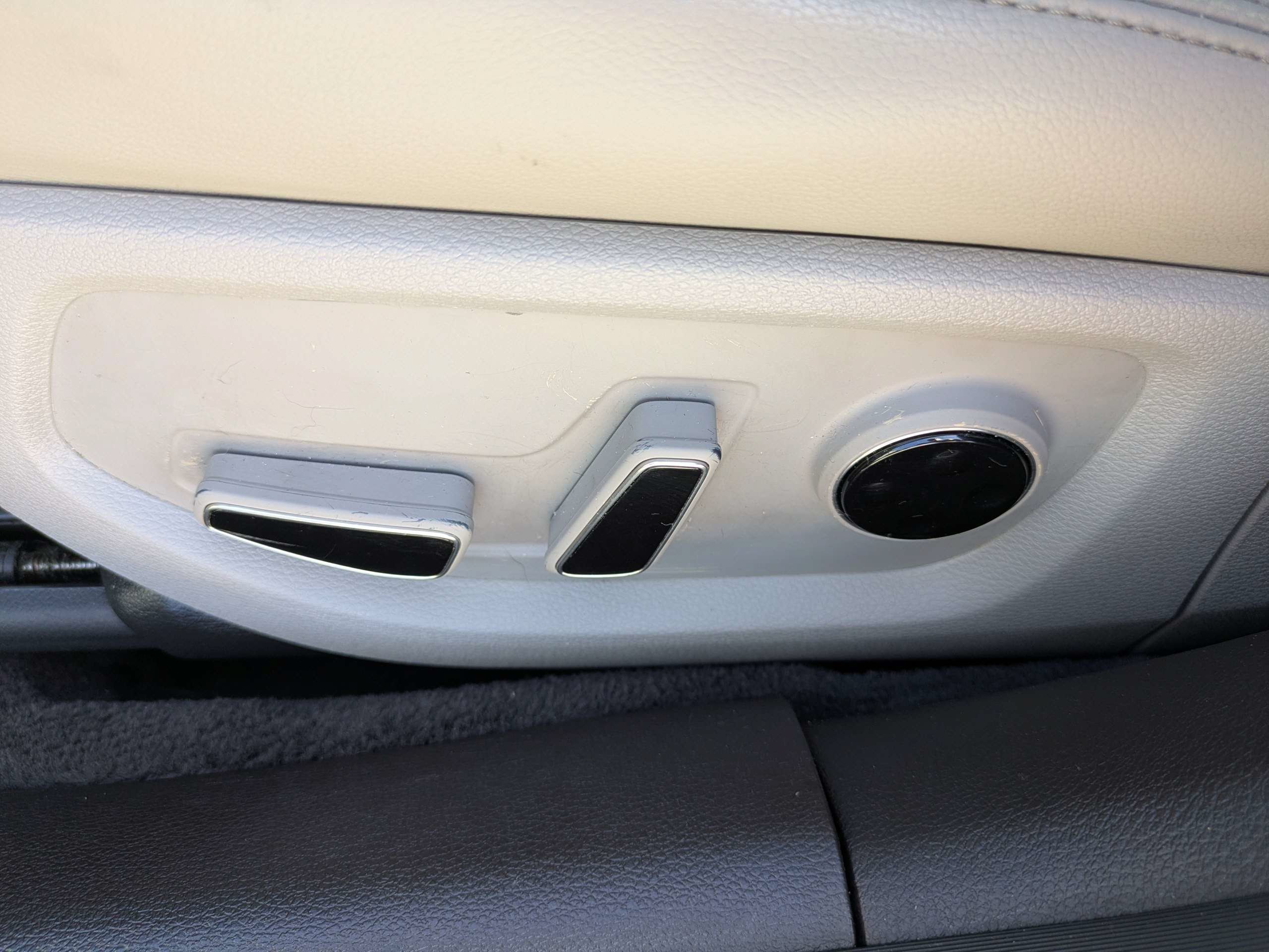 Used 2018 Genesis G80 3.8 RWD image 18