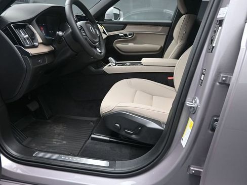New 2026 Volvo XC90 B6 Plus w/ Protection Package Premier image 17