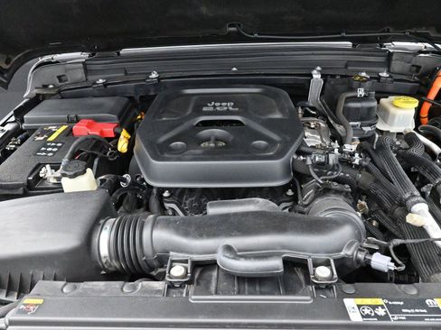Used 2022 Jeep Wrangler Unlimited Rubicon 4xe AWD/4WD image 38