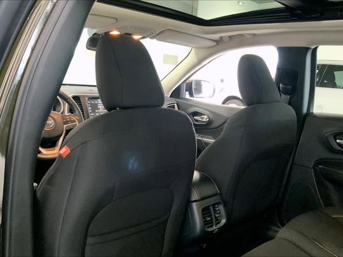 Used 2016 Jeep Cherokee 75th Anniversary FWD image 10