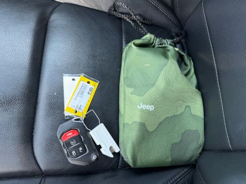 Used 2023 Jeep Wrangler Unlimited Sahara image 21