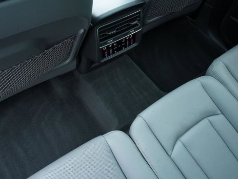 Used 2025 Audi SQ7 Premium Plus AWD/4WD image 47