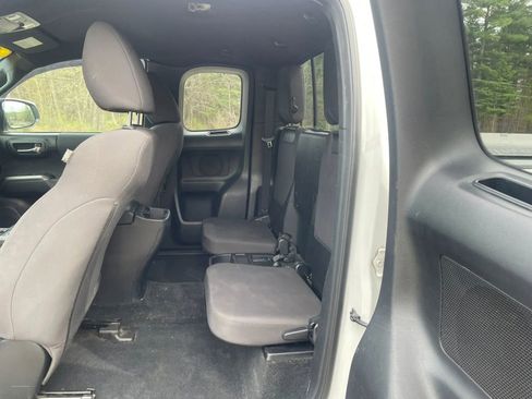 Used 2017 Toyota Tacoma 4x4 Access Cab image 13