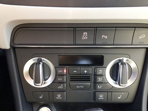 Used 2015 Audi Q3 2.0T Prestige w/ Prestige Package image 32