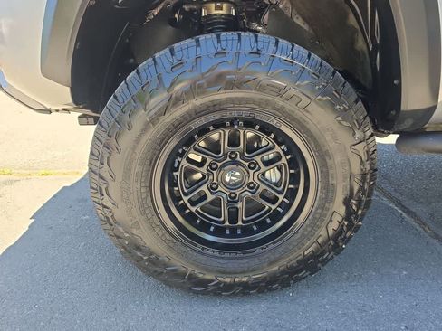 Used 2021 Toyota Tacoma TRD Off-Road w/ TRD Premium Off Road Package AWD/4WD image 10