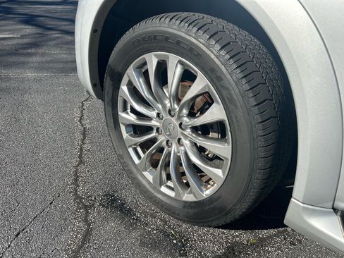 Used 2017 INFINITI QX80 4WD w/ Driver Assistance Package image 10