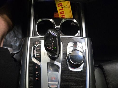 Used 2017 BMW 750i xDrive image 26