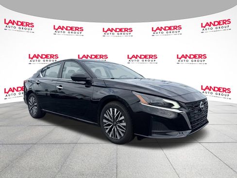 Used 2024 Nissan Altima 2.5 SV FWD image 1