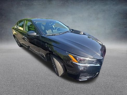 Used 2025 Nissan Altima 2.5 SV FWD image 8