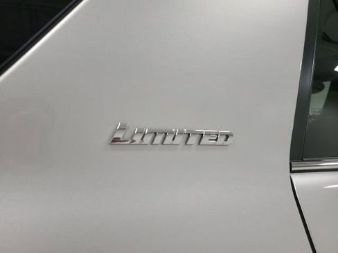 Used 2017 Toyota 4Runner Limited AWD/4WD image 8
