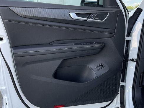 New 2025 Volkswagen Atlas Cross Sport SEL Premium R-Line image 9